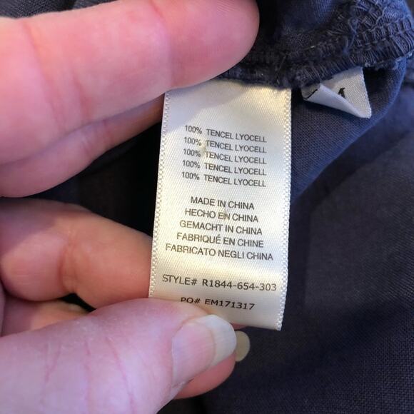 Anthropologie Cloth & Stone dark blue eyelet trim button down top size Medium - Picture 9 of 15